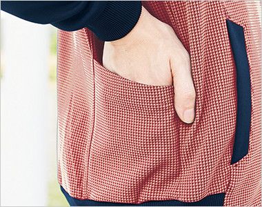 UZL1071 ルコック ジャケット(男女兼用) 作業を邪魔せず収納できる背面ポケット