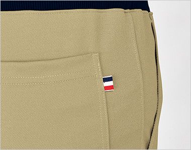 UZL2041 ルコック テーパードパンツ(男女兼用) ポケットを設置。タグ風のトリコロールテープが目を引きます。