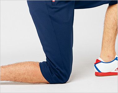 UZL4011 ルコック ハーフパンツ(男女兼用) 膝をついても直接足が床にふれないよう着丈を工夫