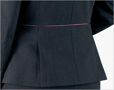 Bonmax AJ0258 エレガントローズ ジャケット ドットストライプ 裾に入った後ろ身頃のサイドベンツが腰まわりにゆとりを持たせ、ウエストのパイピングが腰位置を高く見せます。