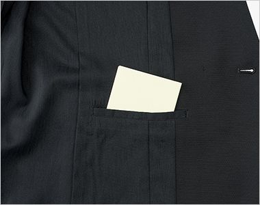 ロングベスト 左右腰内ポケット。
左右内側の腰位置にメモ帳が入る深さのポケットが付いています。
