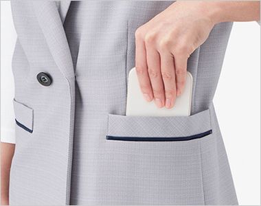 ロングベスト 使いやすい大きめのポケットが両脇に付いています。