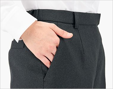 裾上げらくらくパンツ 斜めポケット。
ラインを損なわず、物の出し入れがスムーズな斜めポケット仕様で、美しさと機能性を兼ね備えました。