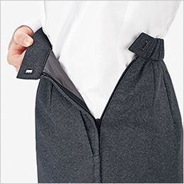 Bonmax AS2329 [通年]ポリジン タイトスカート[無地/ストレッチ/抗菌防臭] 脱ぎ着がスムーズな左脇ファスナー開き
出し入れがしやすい両脇斜めポケット付き