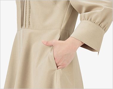 BONMAX AUB4300 [通年]BONCIERGE meets Audire 八分袖チュニック丈ブラウス[吸水速乾/ストレッチ] 出し入れしやすい形状の大きめポケットが両脇に付いています。