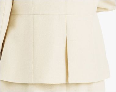 BONMAX AUJ0300 [通年]BONCIERGE meets Audire ジャケット[ツイード] 後ろセンターベンツ。裾に入ったベンツが腰まわりにゆとりを持たせます。