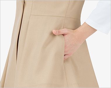 BONMAX AUV1300 [通年]BONCIERGE meets Audire ロングベスト[ストレッチ] 出し入れしやすい形状の大きめポケットが両脇に付いています。