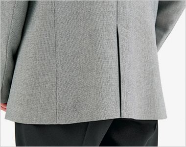ジャケット 後ろ身頃のセンターベンツ。
後ろ裾に入ったセンターベンツが腰まわりにゆとりを持たせます。