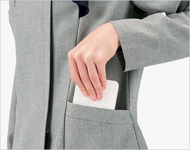ソフトジャケット 両脇ポケット。
使いやすい大きめのポケットが両脇に付いています。