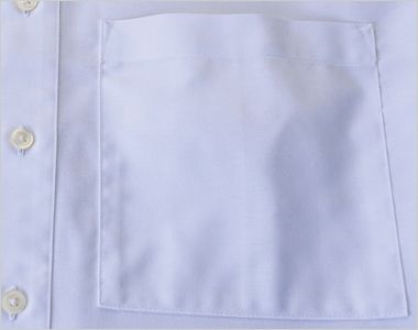 ユニセックスバンドカラーシャツ 収納に便利な両胸ポケット付き。