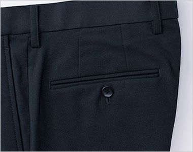 メンズパンツ 後ろ左側のポケットは小物の収納に便利なボタン付き