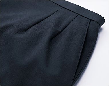 レディスタイトスカート サイドには小物を収納するのに便利なポケット付き