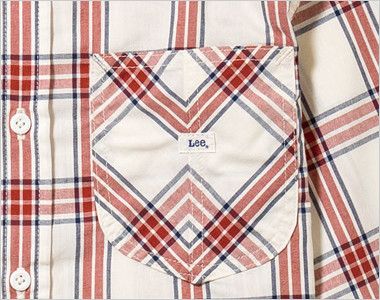 Lee LCS43007 ウエスタンチェックシャツ/七分袖(女性用) 生地を45度の切り替えにしてアクセントを加えたこだわりの胸ポケット。左胸にはLeeのブランドネーム付き。

