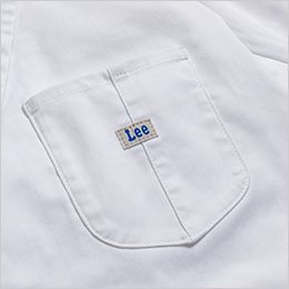 Leeメディカル LMC76001 ストレッチ コート[男性用]ドクターコート 左胸にドット付きのポケット。
Leeワークウェアオリジナルネームタグ