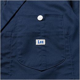 Leeメディカル LMJ06001 ストレッチメンズジャケット[男性用] 左胸にドット付きのポケット。
Leeワークウェアオリジナルネームタグ