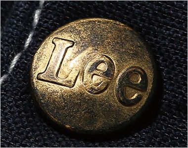 Lee LWP63004 [通年]カーゴパンツ(女性用) Leeのロゴ入りのオリジナルボタン

