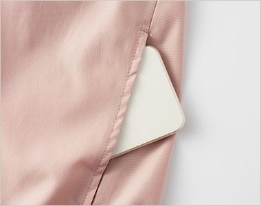 Lifemax MJ0085 リサイクルタフタスタンドジャケット スラッシュポケットは取り出しやすいように少し前の位置に設計