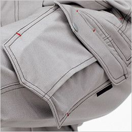 RP6911 ROCKY カーゴパンツ(男女兼用) オックスフォード 左フラップポケットはプリーツとフラシで収納力アップ。