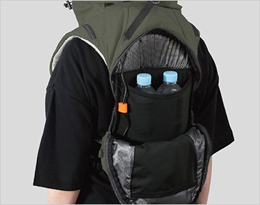Bonmax S26FC [春夏用]リュック式冷風ウェア 保冷剤や凍られたペットボトル(2本)収納可能な背中
のメインポケット。