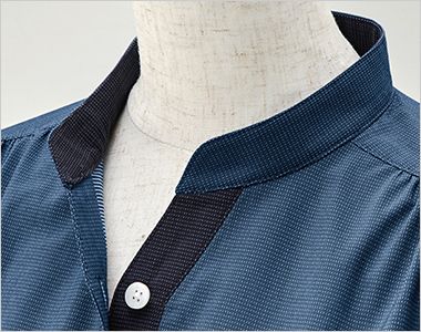 24242 ボストン商会 スタンダードカラーシャツ/長袖(女性用) 顔周りがスッキリ見えるおしゃれな衿元のデザイン。下前立ての配色もアクセント。