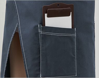 27339 ボストン商会 デニム調 前掛け ミドルエプロン(男女兼用) マルチポケット。後ろポケットには注文伝票などを入れられ、忙しい現場でスマートに対応できます。