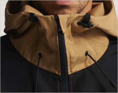 スイッチングシェルパーカ(一重) 風の侵入をやわらげるハイネック仕様、顎を守るチンガード付き