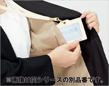 ベスト 内ポケット(左)
IDカードを入れるのに便利なタテのポケットロ