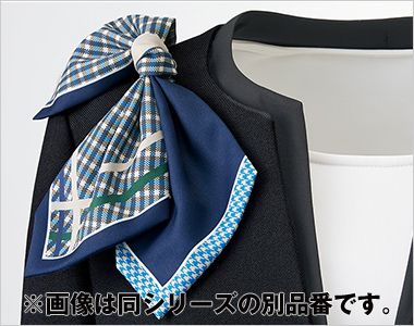 ベスト アクセサリー用ホール(左右)
クリップ式ブローチを決まった位置に装着できます