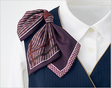 ベスト アクセサリー用ホール(左右)
クリップ式ブローチを決まった位置に装着できます