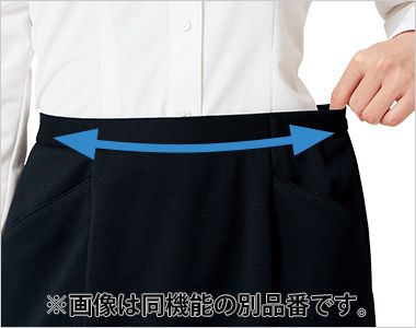 スカート ゴムinベルト。ウエストベルトにゴムを入れ、優しいストレッチ性をプラス！絶妙な伸縮性で、どんな動きをしても窮屈感がありません