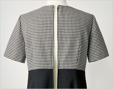 Mary Quant M53321 [通年]MARY QUANT ワンピース[ストレッチ] 後ろファスナーで大きく開閉するので着脱もラク。