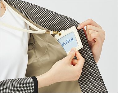 ユキトリイ YT4931 [通年]ノーカラージャケット[ストレッチ/千鳥柄/エコ] 内ポケット(左)
IDカードを入れるのに便利なタテのポケットロ