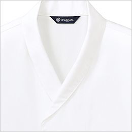 DN8906 チトセ(アルベ) 白衣/八分袖[男女兼用] 前屈みになってもインナーが見えないよう、襟の開きが狭めになっています