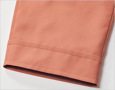 DOM-0005 パンツ[女性用] 折り返しが太めでフェミニンな印 象の裾デザイン