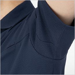 コーコス AE-1728 [春夏用]ニオイクリア エコ制電鬼鹿の子長袖ポロシャツ[男女兼用] 汗ジミ防止(汗取りパッド付き)。
脇ぐりの生地を2重にすることで、脇汗をしっかりキャッチ。脇部分への汗ジミを抑えます。
