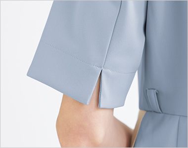 3021SC Folk [通年]ナースワンピース[女性用][ストレッチ/吸汗速乾/防透性] 半袖に比べ長い五分袖が腕周りをナチュラルにカバーしエレガントな印象を与えます。袖口を折り返しても着用可能。