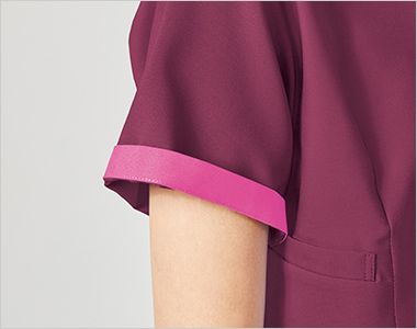 7023SCP Folk レディスジップスクラブ[女性用] 折り返して着られる袖デザイン。
袖口のインナーカラーがアクセントに。
