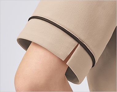 FOLK EN101 ESTNATION × FOLK ワンピース[女性用] 上質なシンプルさにアクセントをもたらす袖口のトリミングが印象を引き締めます。袖口スリット入り