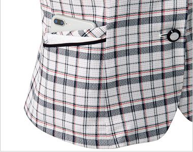 FB71360 nuovo オーバーブラウス スマホがすっぽり、出し入れもラク。専用ポケットを右ポケット上に設置。