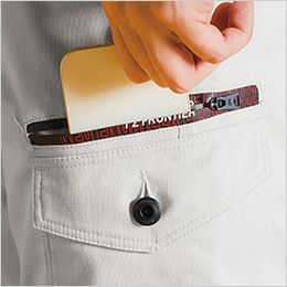ポイントコンタクトストレッチカーゴパンツ スマホが入る二重構造の左カーゴポケット