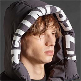 アイズフロンティア 9569 [秋冬用]保温防寒・アルミストレッチベストパーカー[男性用] 存在感をアピールするロゴプリント