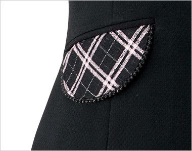 en joie(アンジョア) 11620 [通年]フラップポケットがアクセントの無地ベスト 大人可愛いフラップポケットは物が落ちづらいなど便利です

