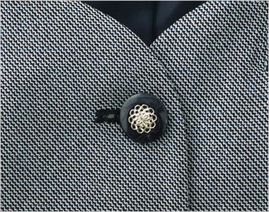 en joie(アンジョア) 16520 [春夏用]ハートネックが癒し系なペプラムスタイルのベスト 斜めストライプ 魅惑な雰囲気のシルバーデザインの黒ボタン

