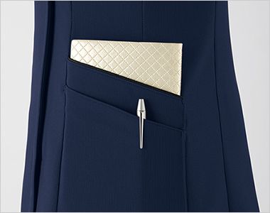 en joie(アンジョア) 42080 [通年] スクラブ 両脇に大容量ポケット付き。物を分けて入れられる2重ポケット仕様です。