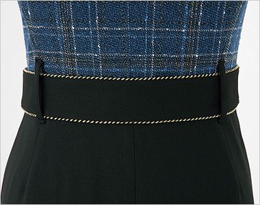 ワンピース 後ろにはベルトループもあるのでダレません。