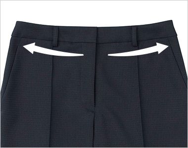 ストレートパンツ カーブベルト。ウエストラインに沿うカーブで、 お腹まわりの圧迫感を軽減。 立ったり座ったりを繰り返してもきゅうくつ感ゼロ。
