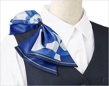 ベスト スカーフループ®。スカーフをループに通すだけできれいな形が完成。 首に巻かないので快適です。
