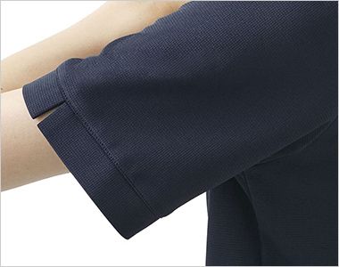 Enjoy ESA1023 [春夏用]オーバーブラウス[ニット/UVカット/高通気] 動きやすい袖（ARM 360°プラス）／長めの袖丈
パソコン入力や電話対応など、腕を前に出す動作がスムーズに。