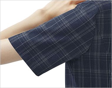 Enjoy ESA1027 [春夏用]オーバーブラウス[吸汗速乾/UVカット/2WAYストレッチ] 動きやすい袖（ARM 360°プラス）／長めの袖丈
パソコン入力や電話対応など、腕を前に出す動作がスムーズに。