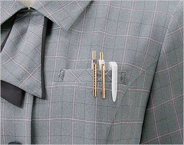 Enjoy ESA1029 [春夏用]オーバーブラウス[ヨコストレッチ/UVカット] 補強布大きめ胸ポケット
たくさんのペンなどをきれいに収納。内側は耐久性を考慮した補強布仕様。